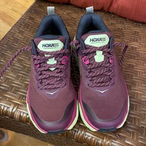 Ladies Hoka size 7.5 in excellent condition. Worn once.